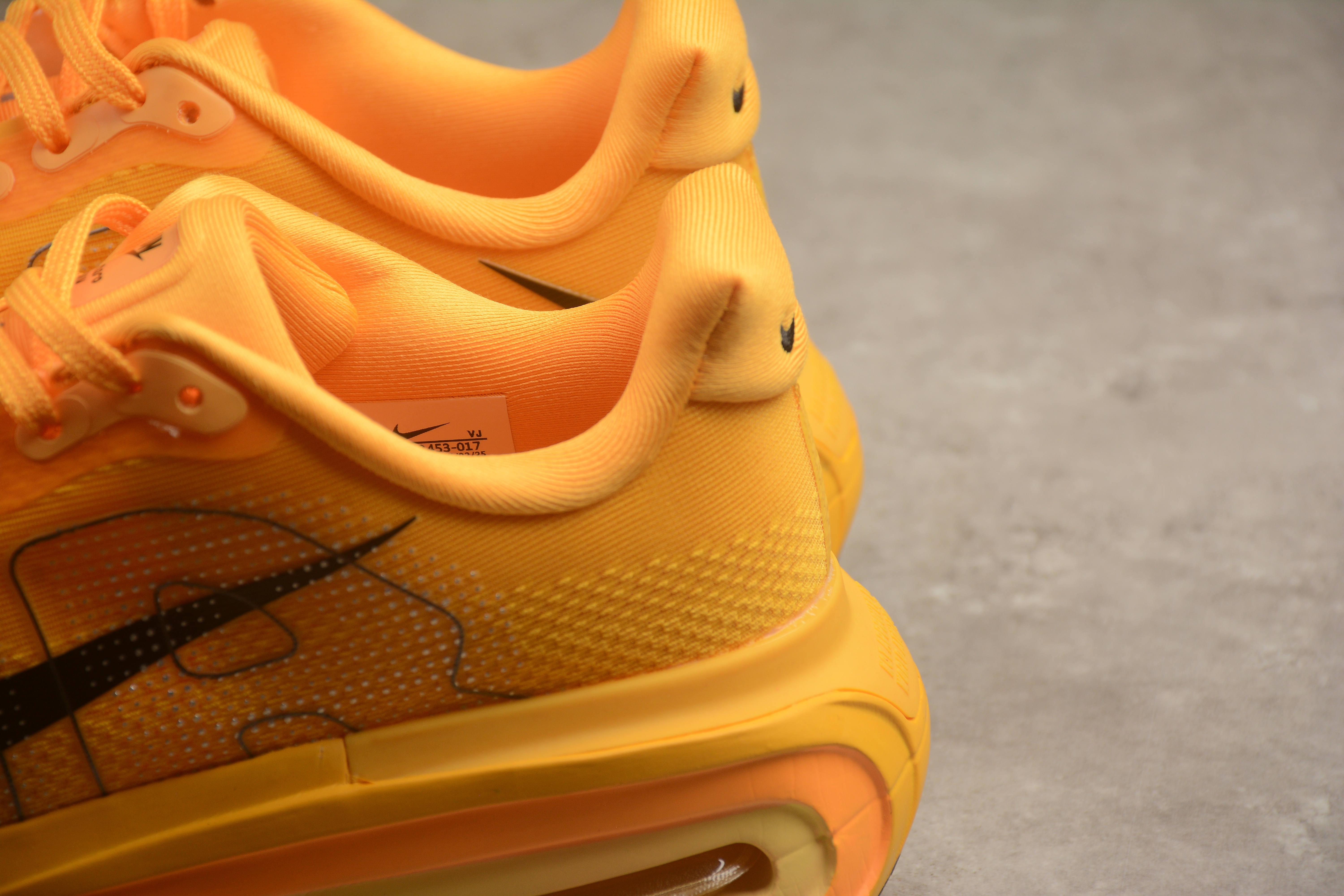 Nike Vomero Premium "University Gold/Black" фото № 6