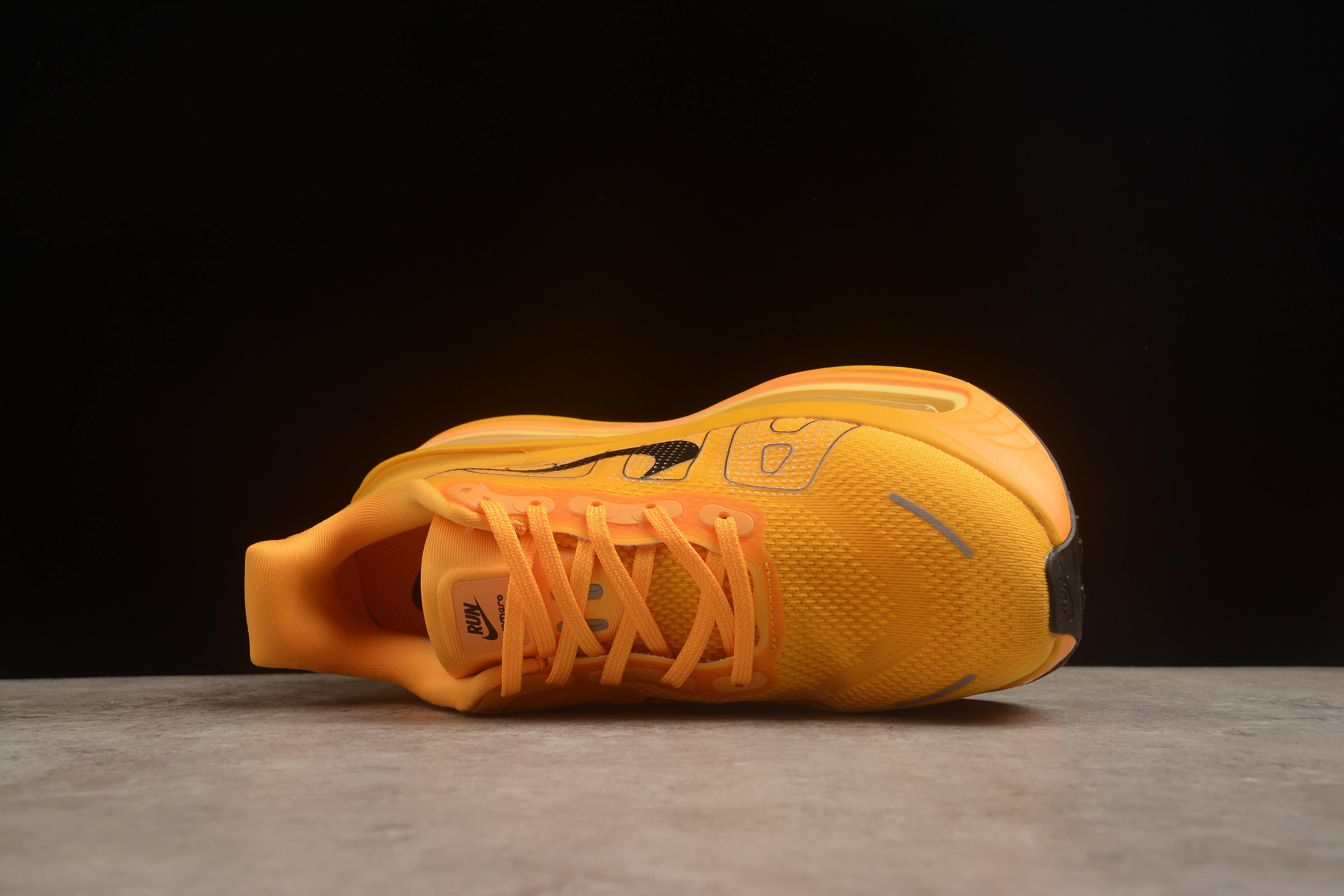 Nike Vomero Premium "University Gold/Black" фото № 8