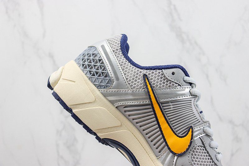 Nike Zoom Vomero 5 "Pure/Platinum/Laser Orange" фото № 4