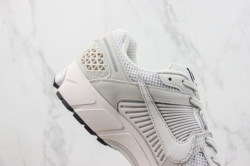 Nike Zoom Vomero 5 "Pure Platinum/Metallic/Silver" фото № 3