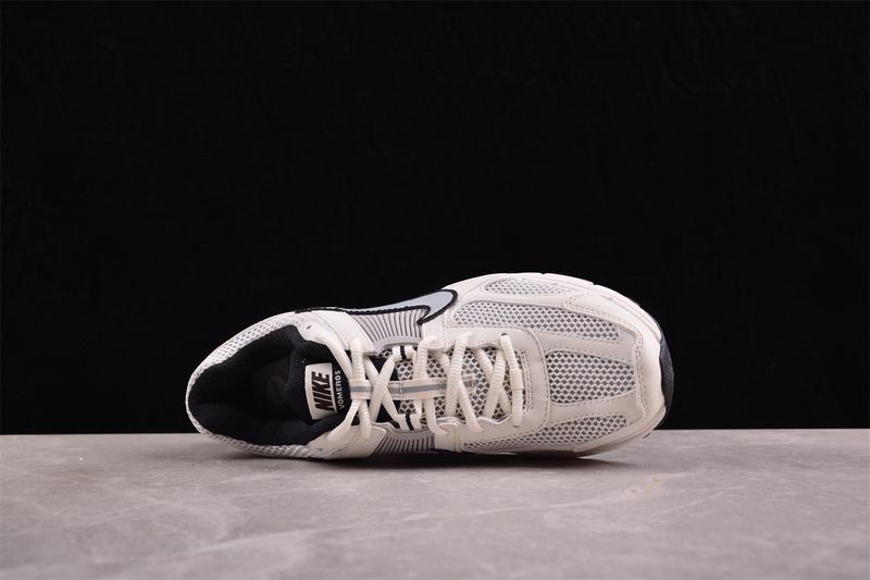 Nike Zoom Vomero 5 "White/Black" фото № 2