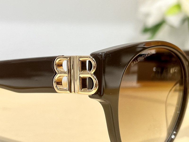 Солнцезащитные очки Balenciaga Temples Decorated By Gold Letters "Brown" фото № 4