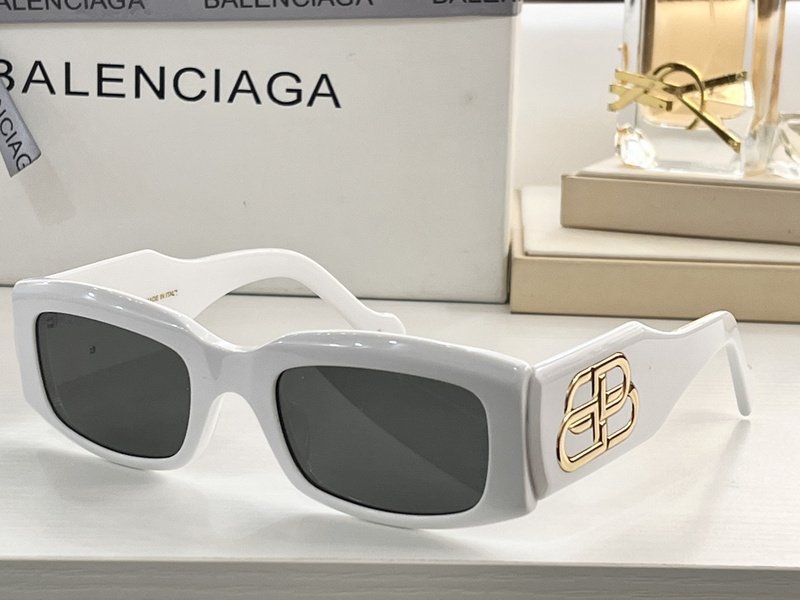 Солнцезащитные очки Balenciaga Big Logo On Temples "White" фото № 3