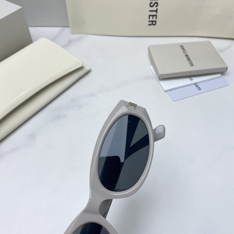 Солнцезащитные очки Gentle Monster Decorated By Lines And Dots "Gray" фото № 2