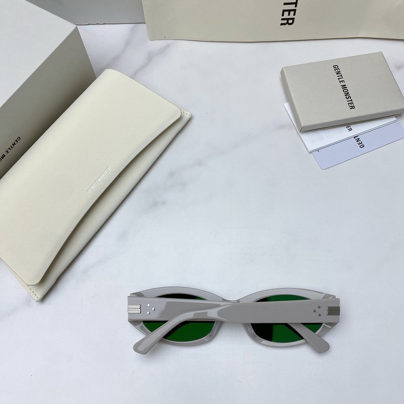 Солнцезащитные очки Gentle Monster Decorated By Lines And Dots "Gray" фото № 3