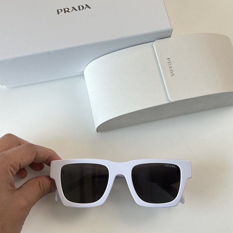Солнцезащитные очки Prada White Inscription On Side "White" фото № 2