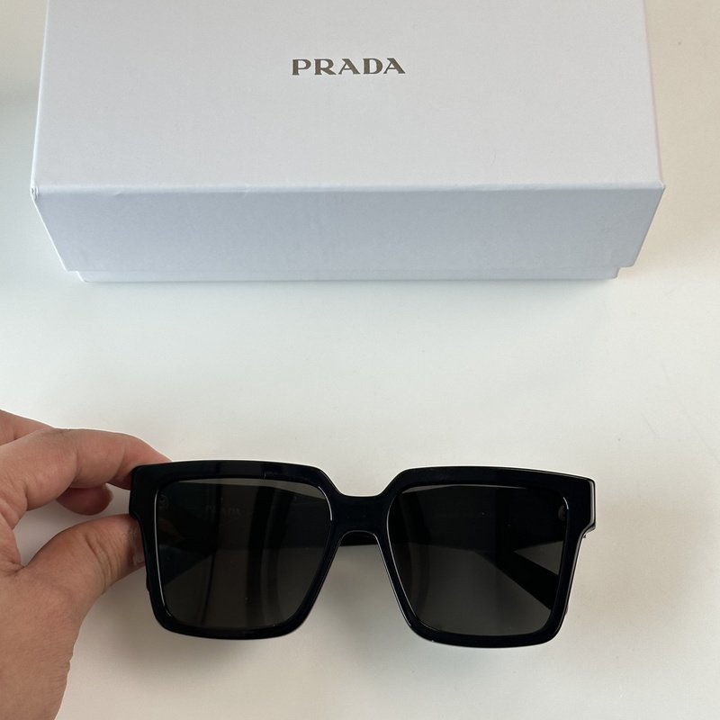 Солнцезащитные очки Prada Frame With Small Gold Logo Inscription "Black" фото № 2
