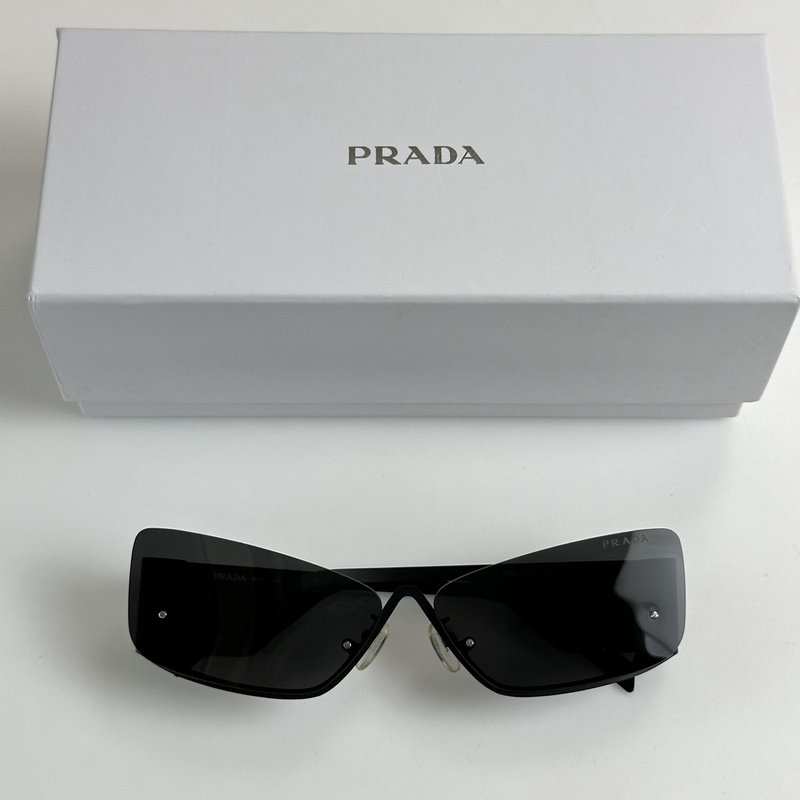 Солнцезащитные очки Prada Logo Inside Triangle On Temples "Black" фото № 2