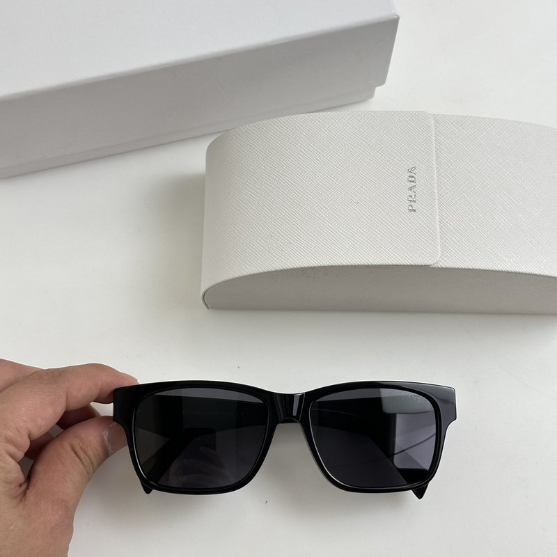 Солнцезащитные очки Prada Frame With Triangle And Logo "Black" фото № 2