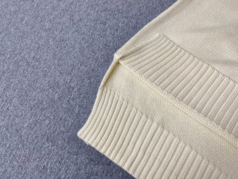 Свитер Dior With Text On The Sleeve "Beige" фото № 5