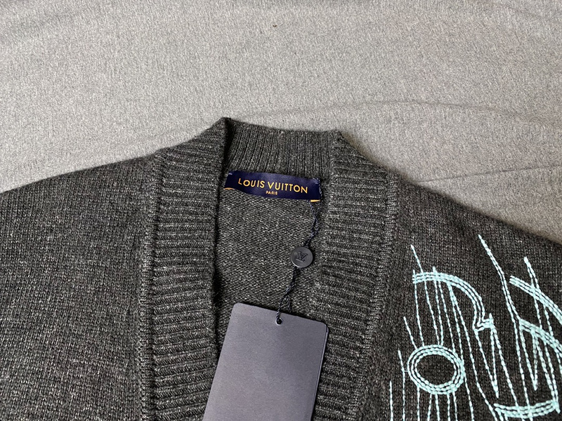 Кардиган Louis Vuitton With An Embroidered Logo "Gray" фото № 6