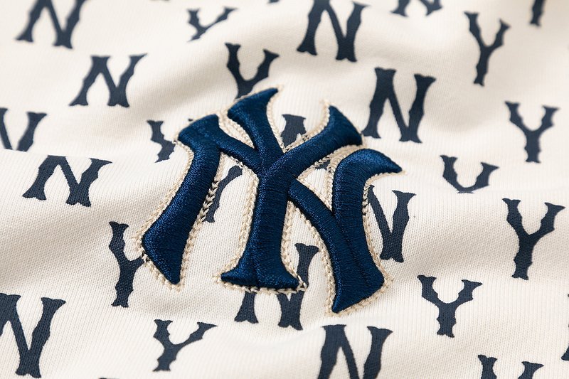 Свитшот MLB Monogram Allover Overfit "Cream" фото № 3