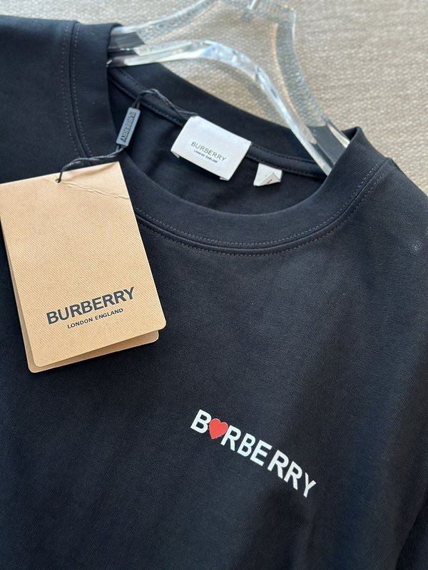 Футболка Burberry With Red Heart On The Back "Black" фото № 3