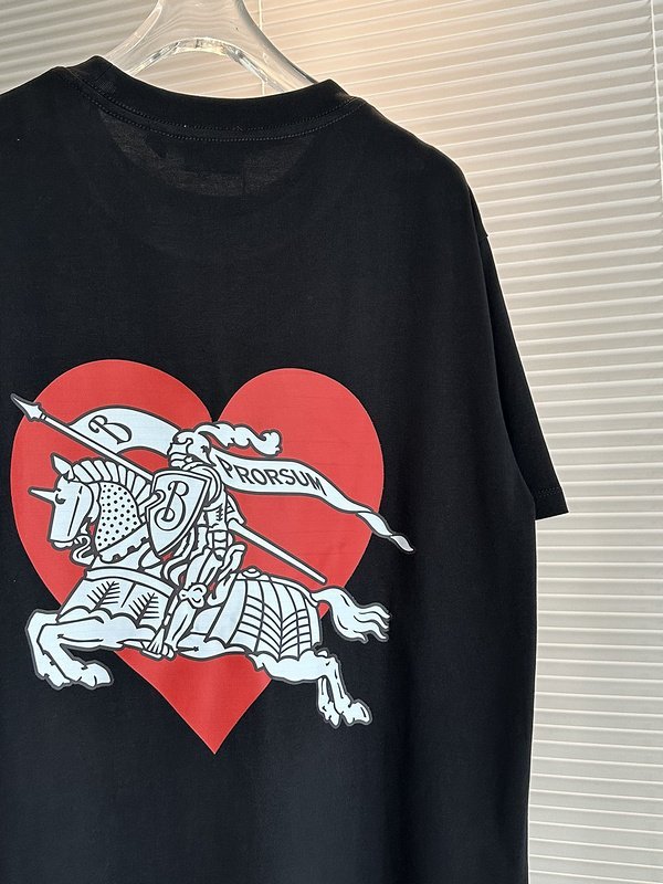 Футболка Burberry With Red Heart On The Back "Black" фото № 9
