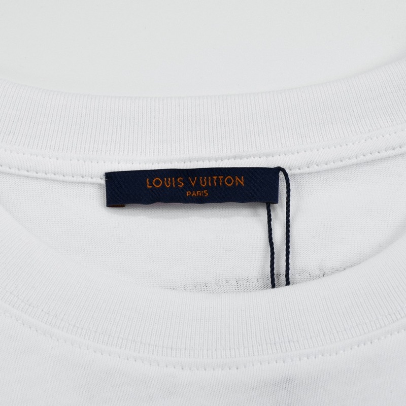 Футболка Louis Vuitton With An Elegant Logo And Brand Emblems "White" фото № 3
