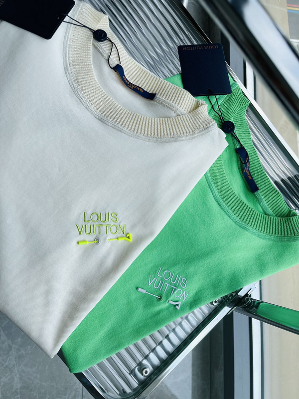 Футболка Louis Vuitton Solid Color With A Hole "Green" фото № 2