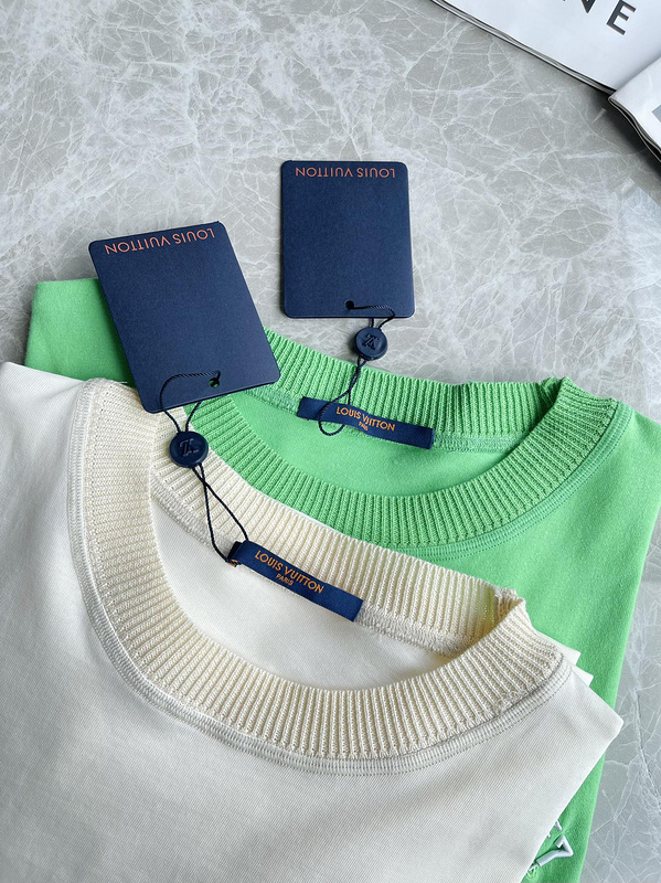 Футболка Louis Vuitton Solid Color With A Hole "Green" фото № 4