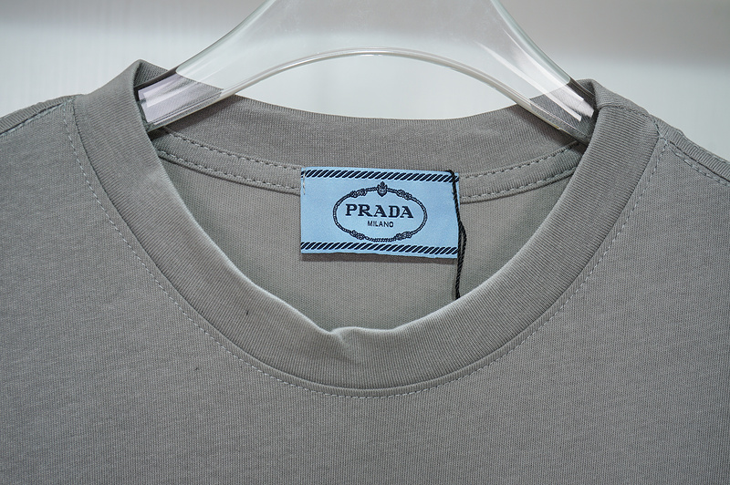 Футболка Prada With Silver Logo Patch "Gray" фото № 4