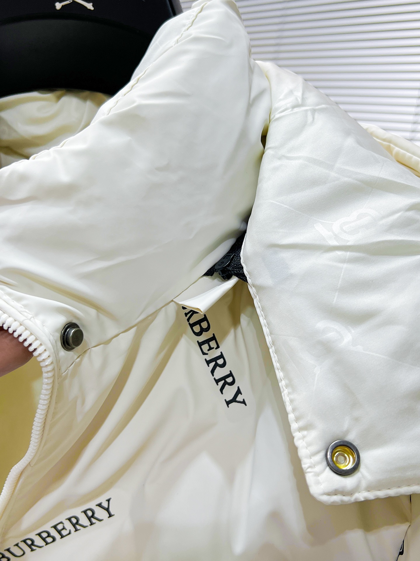 Пуховик Burberry Emblem Cloud "White" фото № 2