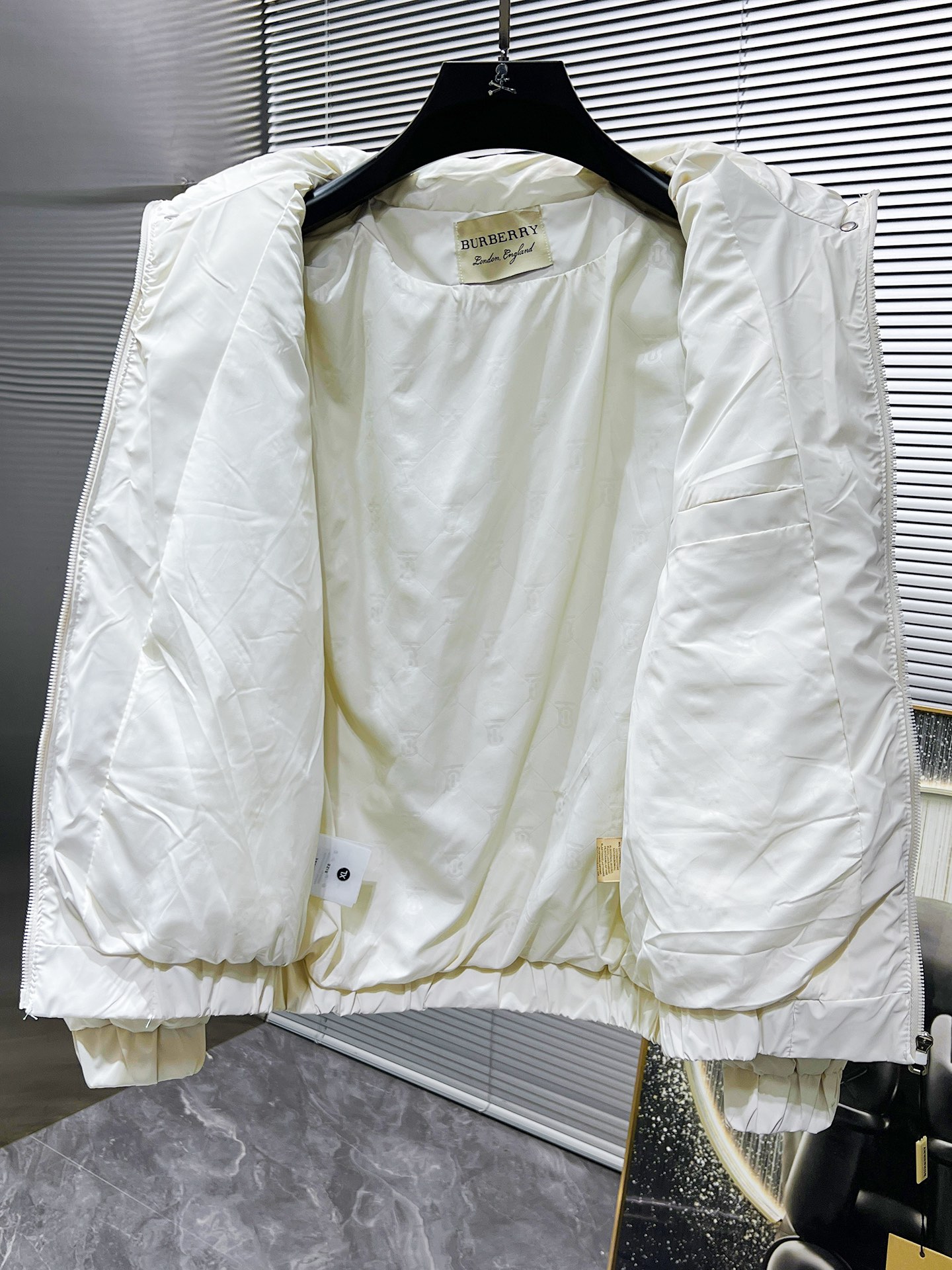 Пуховик Burberry Emblem Cloud "White" фото № 6
