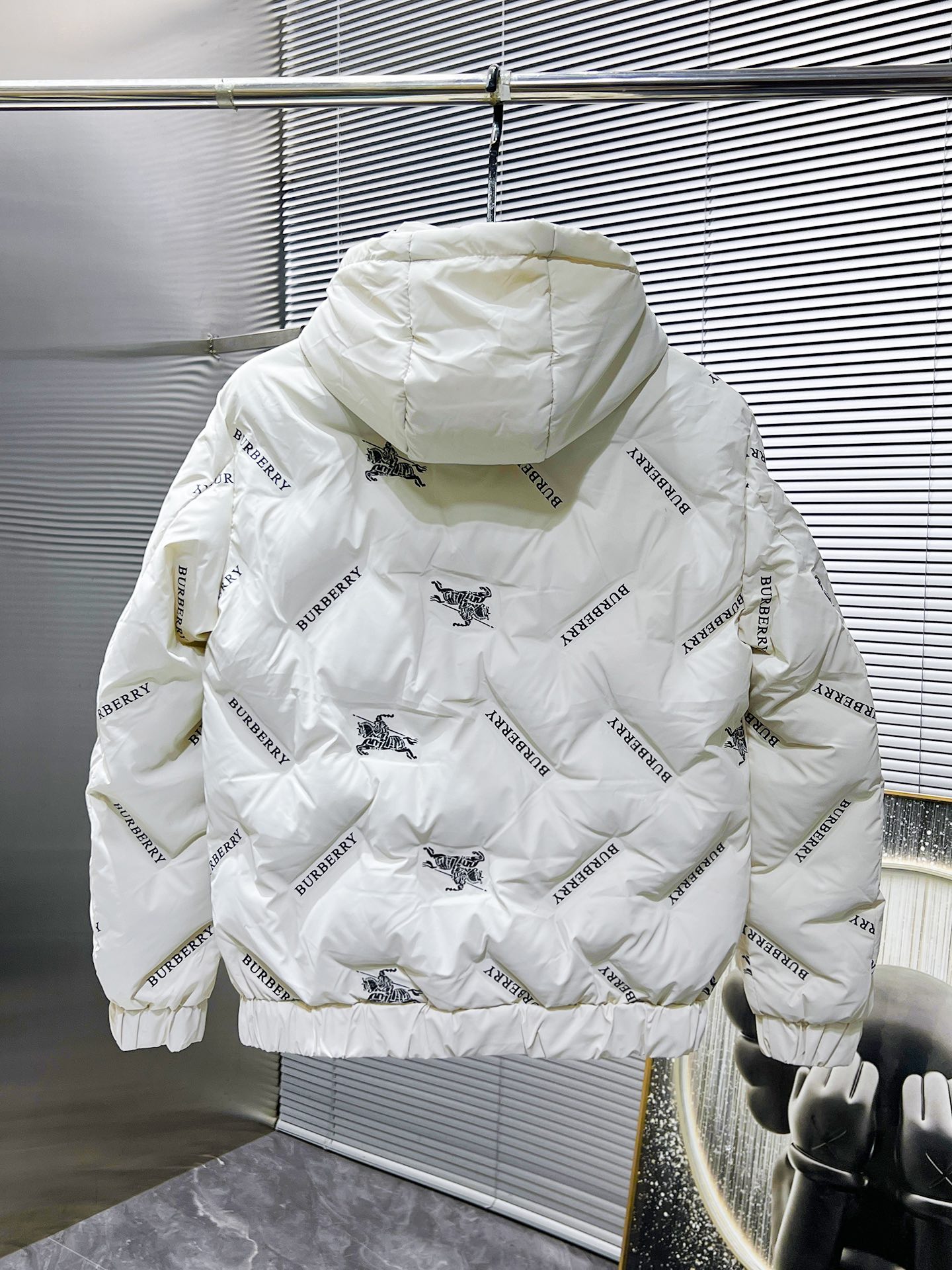 Пуховик Burberry Emblem Cloud "White" фото № 7