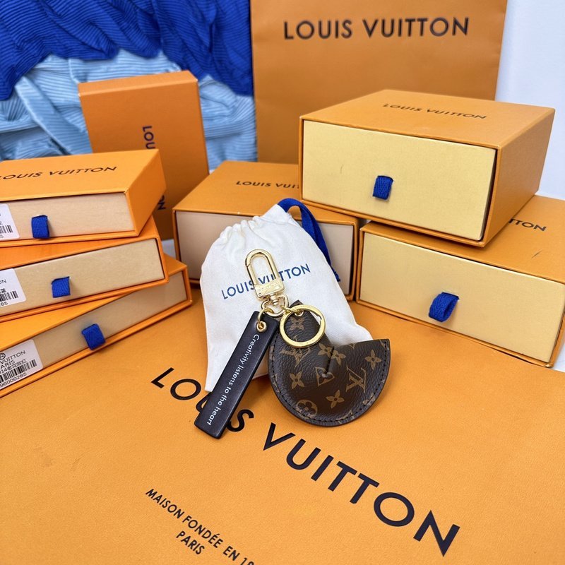 Брелок Louis Vuitton Shaped Like Ears "Deep-brown" фото № 8