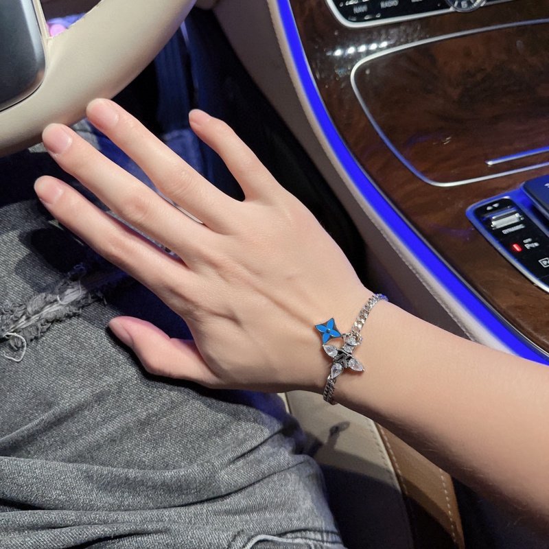 Браслет Louis Vuitton Details Decorated By Logo In Circle "Silver" фото № 7