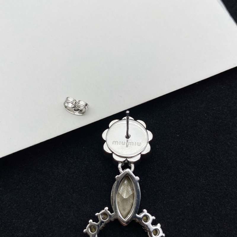 Серьги Miu Miu Shaped Circle With Pearl "Silver" фото № 2