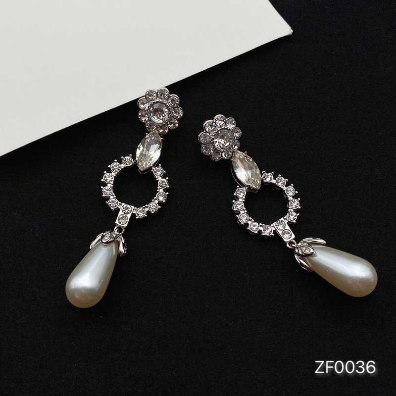 Серьги Miu Miu Shaped Circle With Pearl "Silver" фото № 5