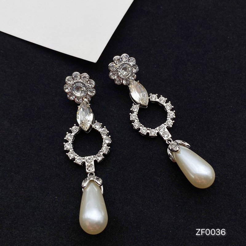 Серьги Miu Miu Shaped Circle With Pearl "Silver" фото № 6