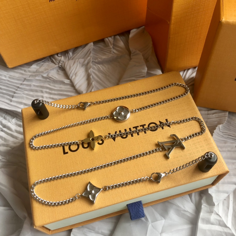 Подвеска Louis Vuitton для Airpods Chains "Silver" фото № 2