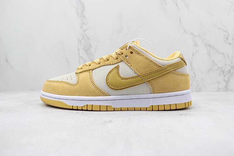 Nike SB Dunk Low "Gold Suede" фото № 2