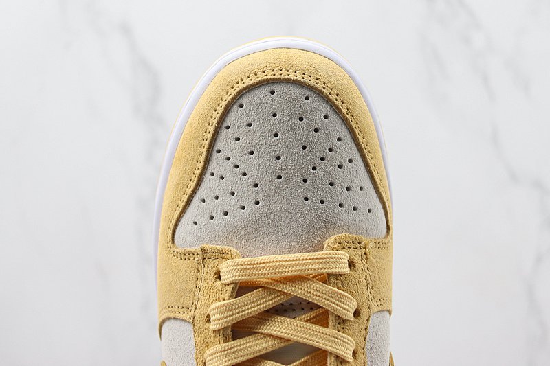 Nike SB Dunk Low "Gold Suede" фото № 3