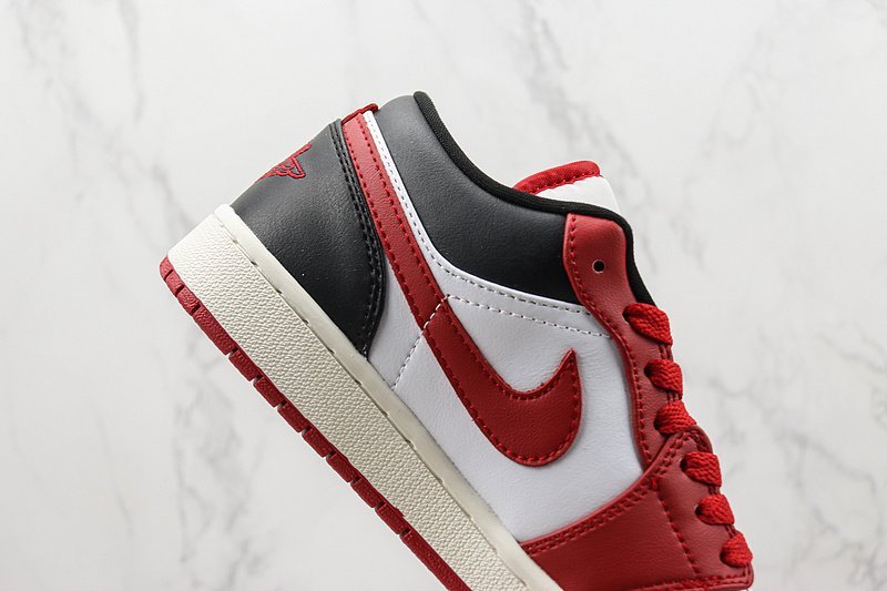 Air Jordan 1 Low "Reverse Black Toe" фото № 4