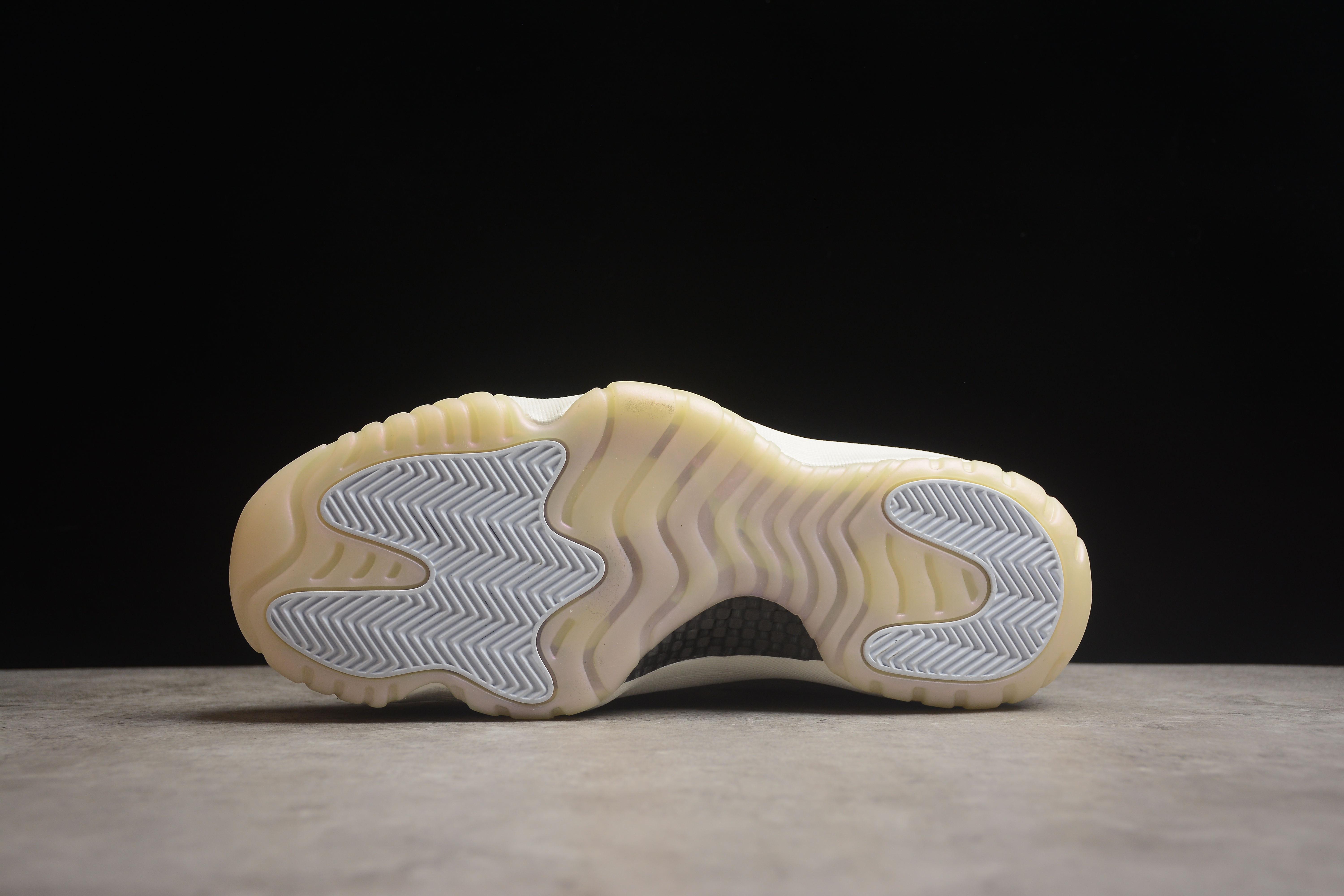 Air Jordan 11 Retro "White Silver" фото № 6