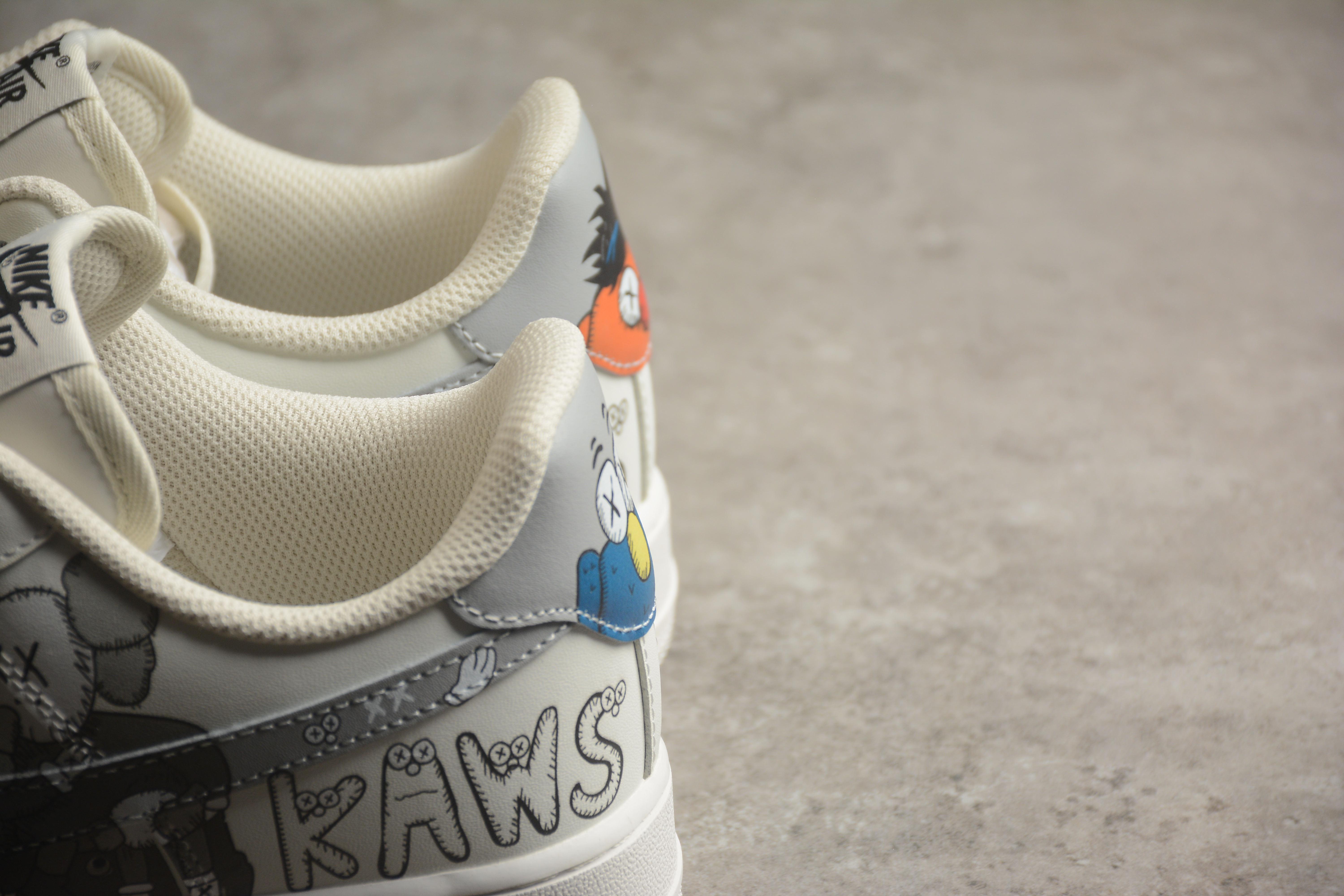 Kaws x Nike Air Force 1 Low "White/Grey" фото № 8