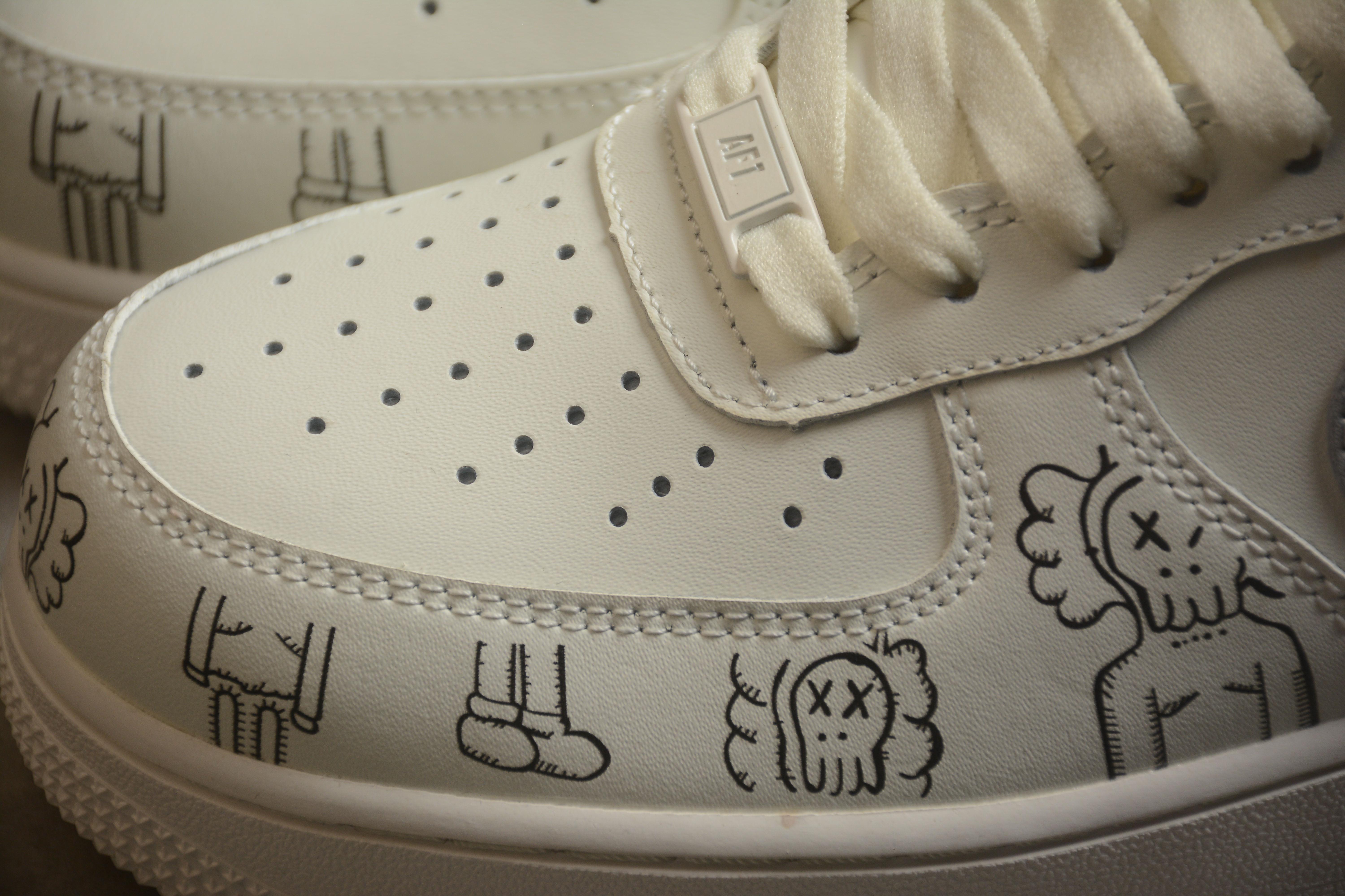 Kaws x Nike Air Force 1 Low "White/Grey" фото № 7