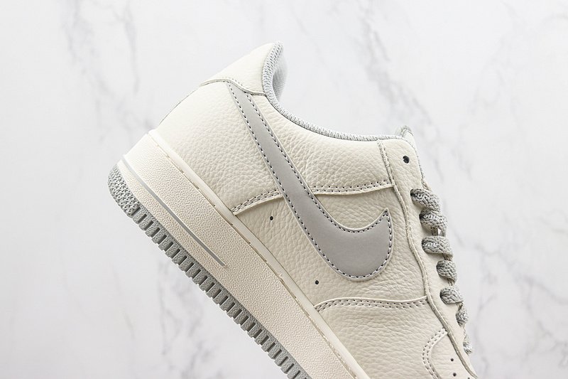 Supreme x Nike Air Force 1 Low "Milk White/Wolf Gray" фото № 3