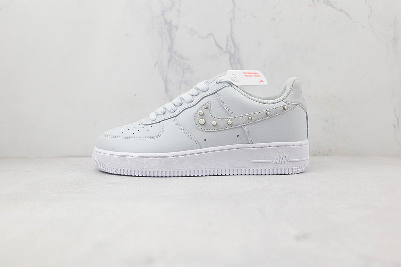 Nike Air Force 1 Low "Platinum/Pearl Swoosh" фото № 2