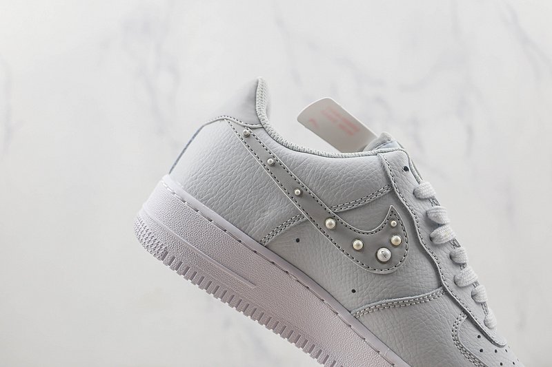 Nike Air Force 1 Low "Platinum/Pearl Swoosh" фото № 3