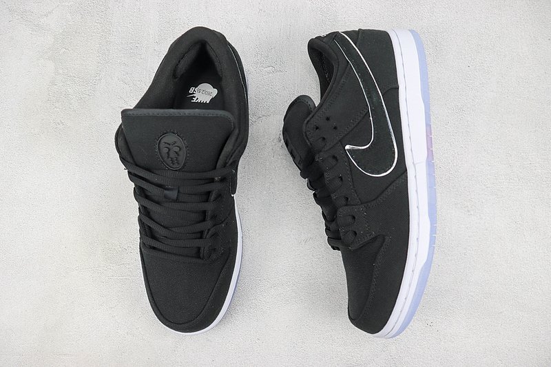 Eminem x Carhatt x Nike Dunk Low "Black/White" фото № 6