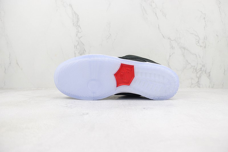 Eminem x Carhatt x Nike Dunk Low "Black/White" фото № 8