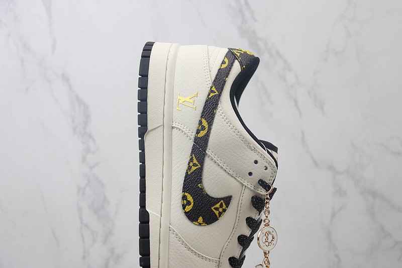 Louis Vuitton x Nike Dunk Low "Misty Trade/Core Black/Golden" фото № 3