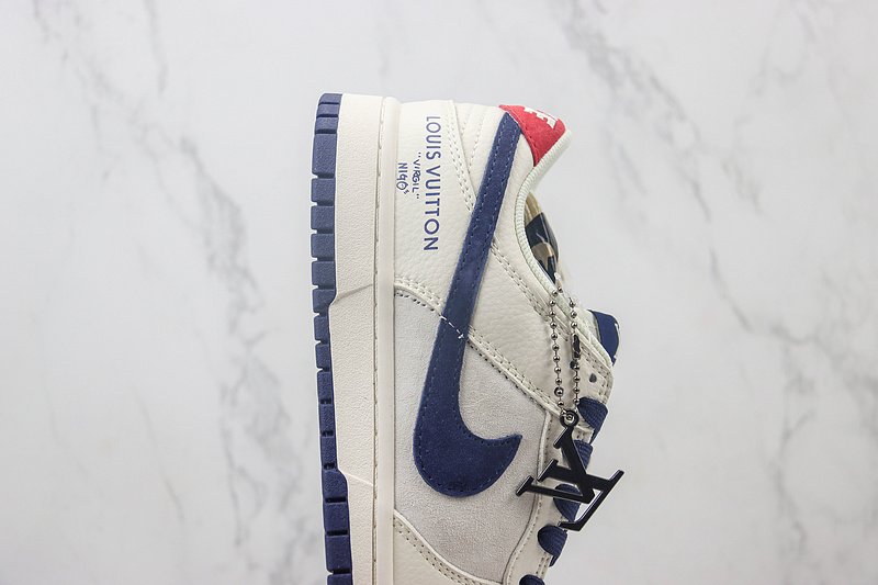 Louis Vuitton x Nike Dunk Low "Berry Blue/Cream White/Grey" фото № 3
