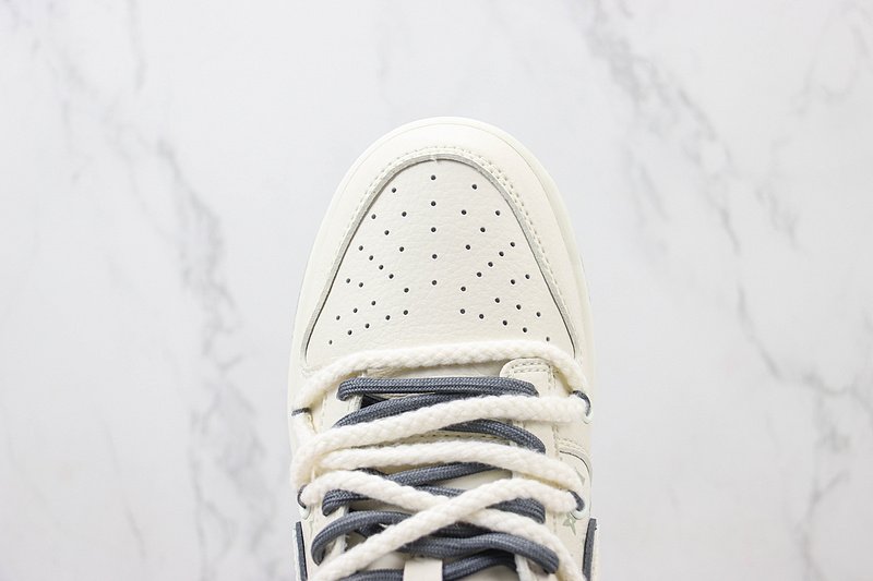 Louis Vuitton x Nike Dunk Low "Anchor Grey/Cream White/Monogram" фото № 4