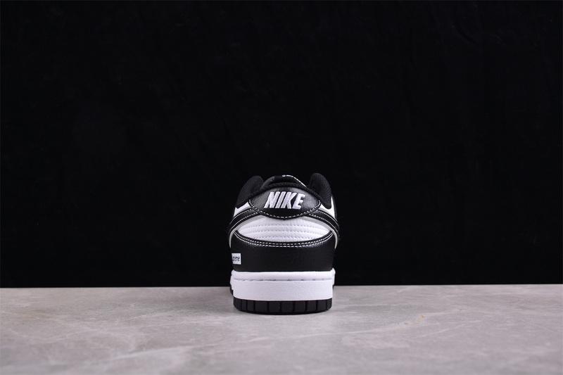 Supreme x Nike Dunk Low "Black/White" фото № 3
