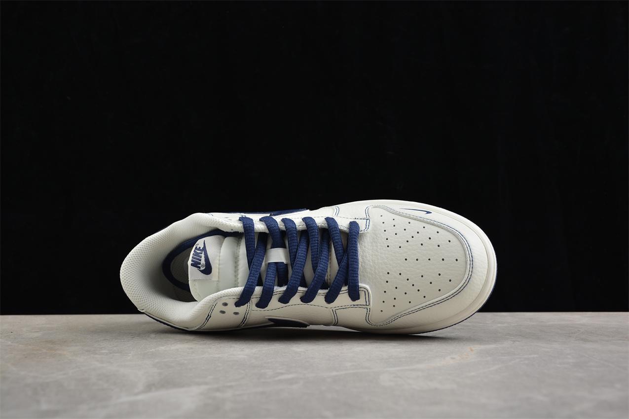 The North Face x Nike SB Dunk Low Supreme "Blue/White" фото № 3