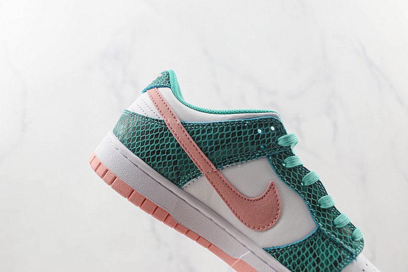 Nike Dunk Low "Snakeskin/Washed Teal/Bleached Coral" фото № 4