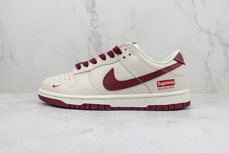 Supreme x Nike SB Dunk Low "White/Brown" фото № 2