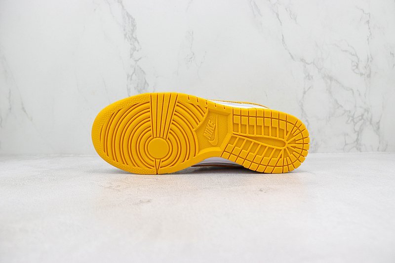 Louis Vuitton x Nike Dunk Low "Yellow/White/Silver" фото № 8